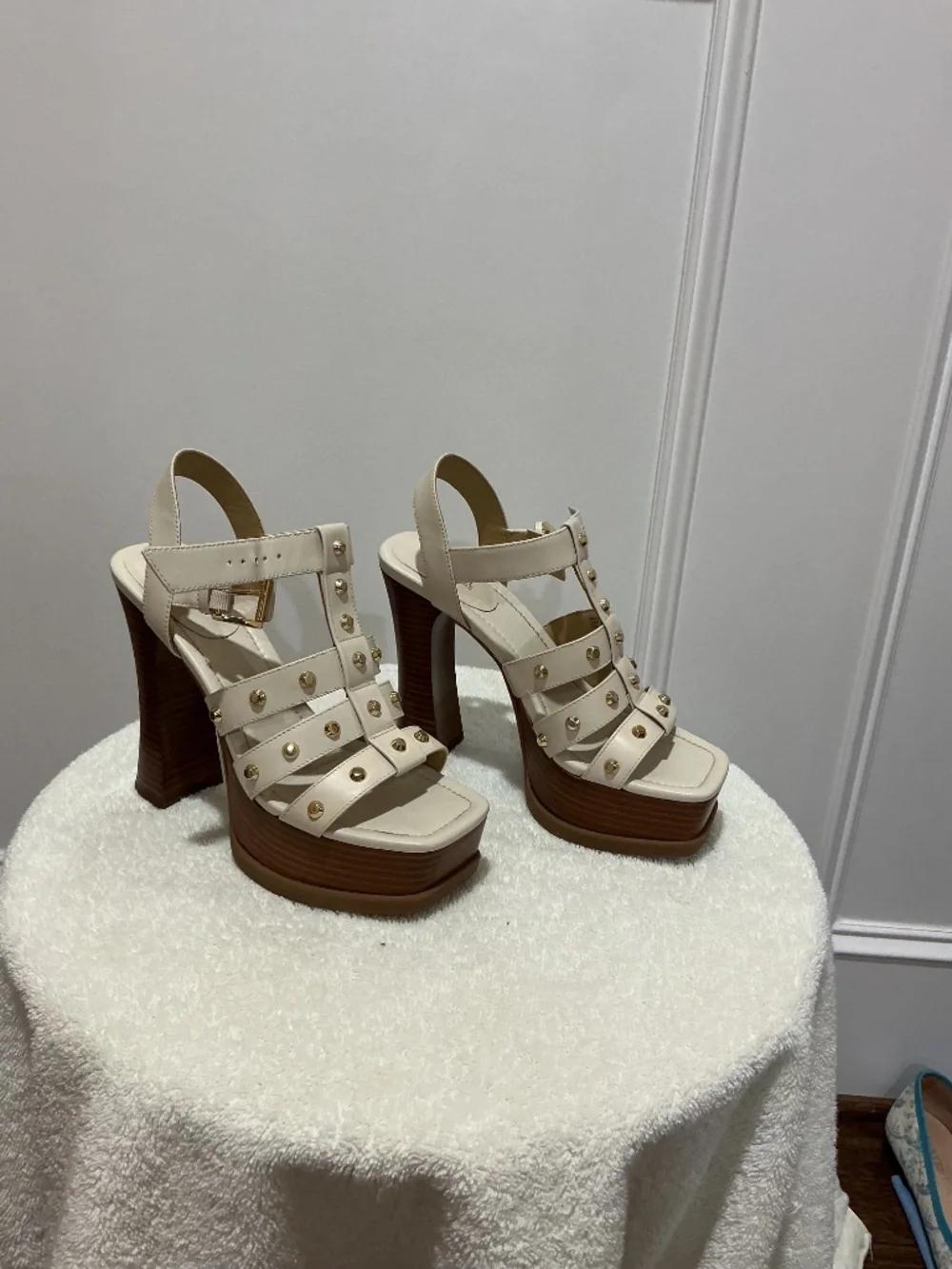 MICHAEL Michael Kors Women's Jagger Studded Platform Sandal Heels Cream 7M